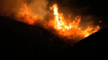 Güney Kaliforniya yangınlar gece yakın çekim