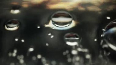 yukarı yükselen kabarcıklar