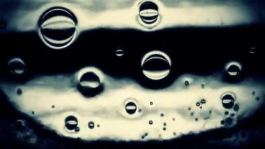 Karanlık su kabarcıkları