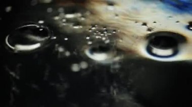 Karanlık su kabarcıkları