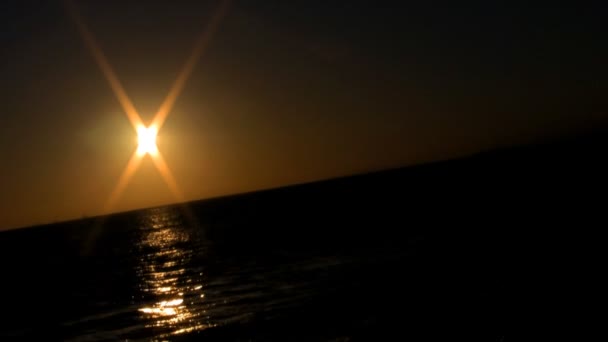 Coucher de soleil sombre horizon — Video