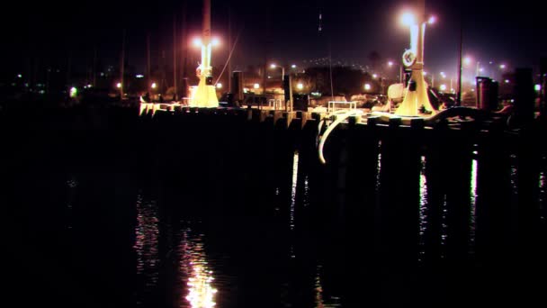 Рыболовный док ночью — стоковое видео