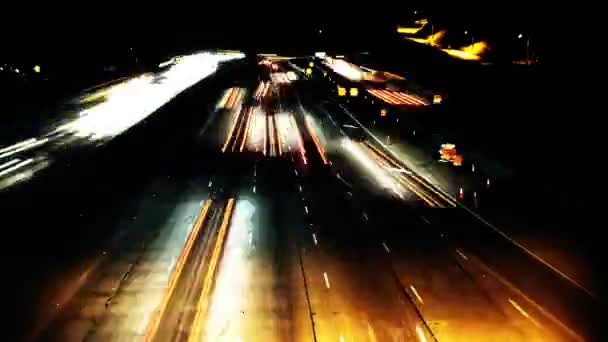 Provoz v noci dálnice — Stock video