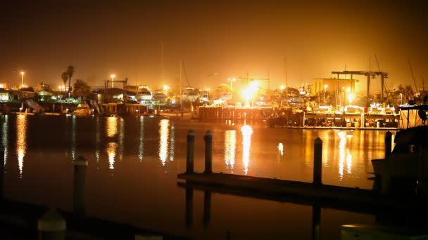 Muelle de pesca por la noche — Vídeo de stock