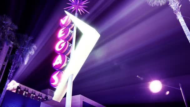 拉斯维加斯的巨型霓虹灯招牌 — 图库视频影像