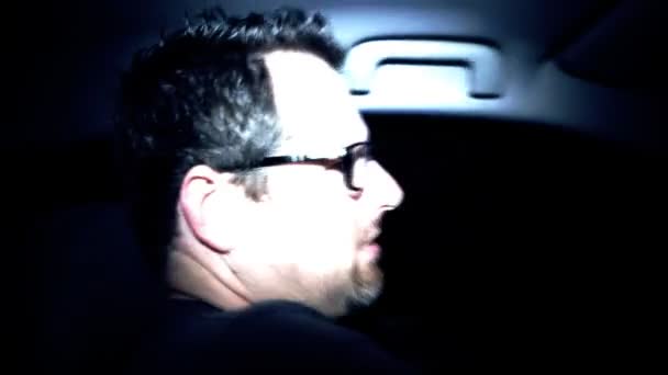 Homem dirigindo bêbado no carro — Vídeo de Stock