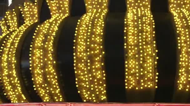 Carpa de luz amarilla — Vídeos de Stock