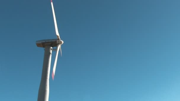 Spinnen windturbine — Stockvideo