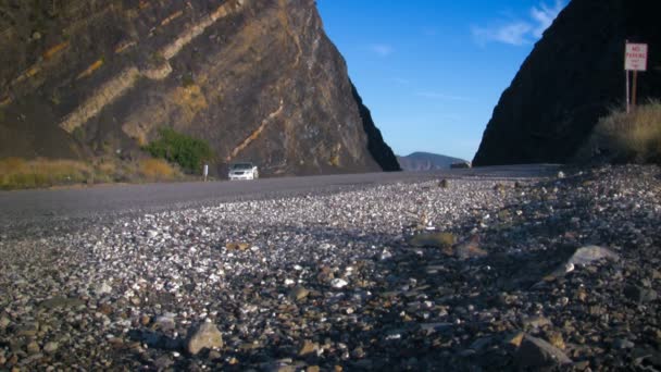 Cars passing through pass — Stock Video