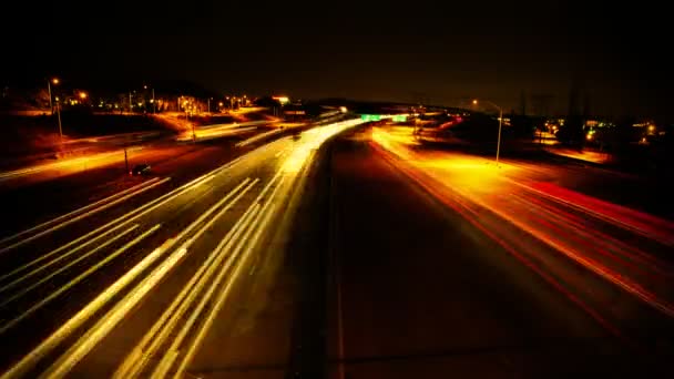 Carretera de tráfico nocturno — Vídeos de Stock