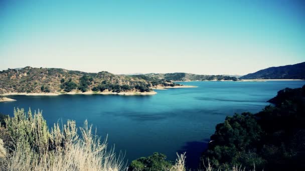 Hermoso lago en California — Vídeos de Stock