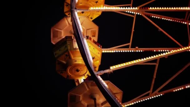 Grande roue tournant la nuit — Video