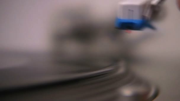 Stylus op vinyl platenspeler — Stockvideo