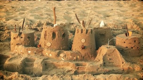 Castello di sabbia sulla spiaggia di Santa Monica — Video Stock