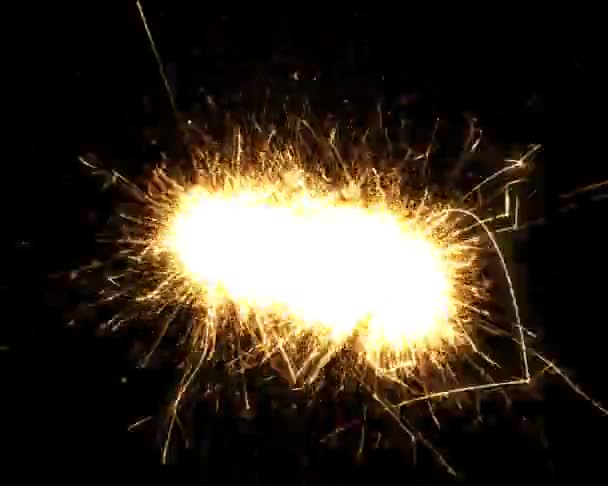 Sparklers abstractos sobre fondo negro — Vídeo de stock