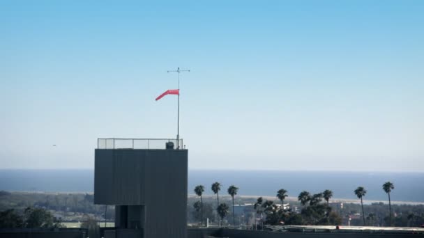 Helipad vacío en el techo del hospital — Vídeo de stock