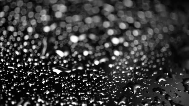 gouttes d'eau monochromes 