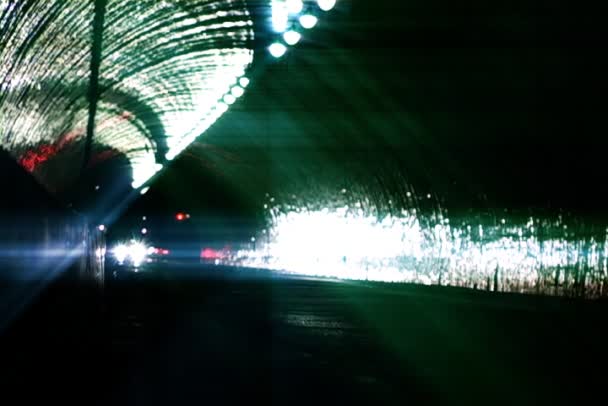 Voiture passe par le tunnel — Video