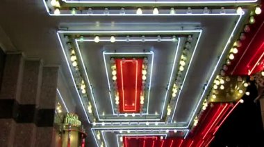 Eğlence Parkı içinde pırıl pırıl ampulleri