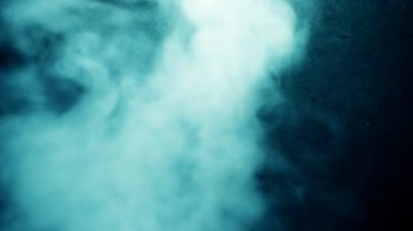 Soğuk mavi duvar ve yükselen duman