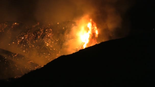 Södra Kalifornien bränder på natten — Stockvideo