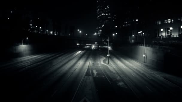 Пробки на автостраде — стоковое видео
