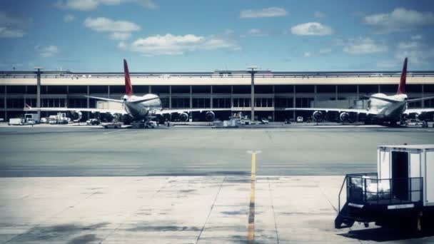 Пустой терминал аэропорта — стоковое видео