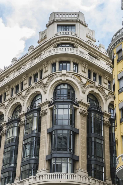 Buildings on the street in Madrid — Stock Photo, Image