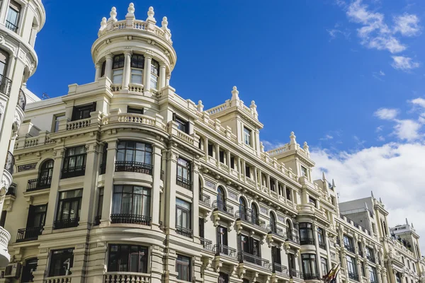 Buildings on the street in Madrid — Stock Photo, Image