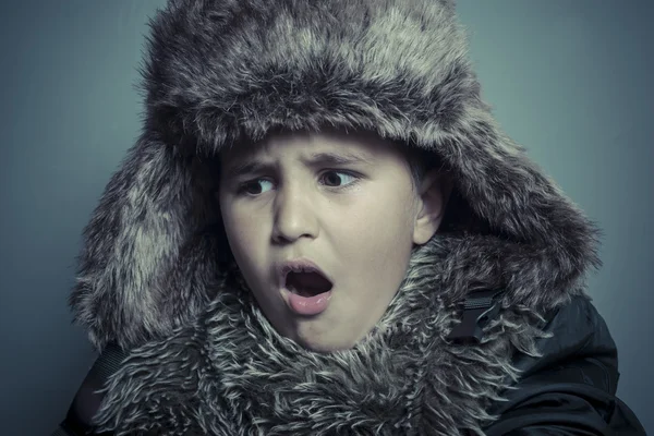 Child wearing fur hat screaming — Stock Photo, Image