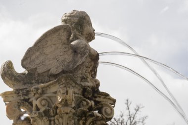 melek figürü şeklinde çeşme