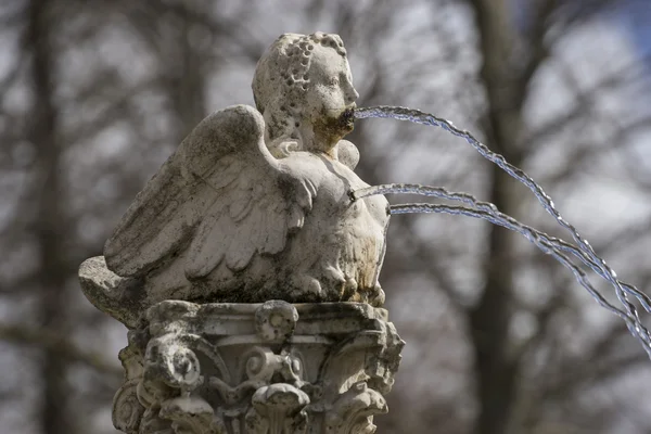 Fountain shaped in figure of angel — Stock Photo, Image