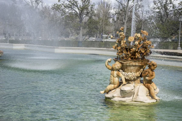 Fontány v zahradě palác v Aranjuezu — Stock fotografie