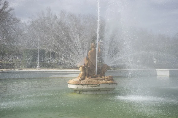 Fountain in garden of palace of Aranjuez — Stock Photo, Image