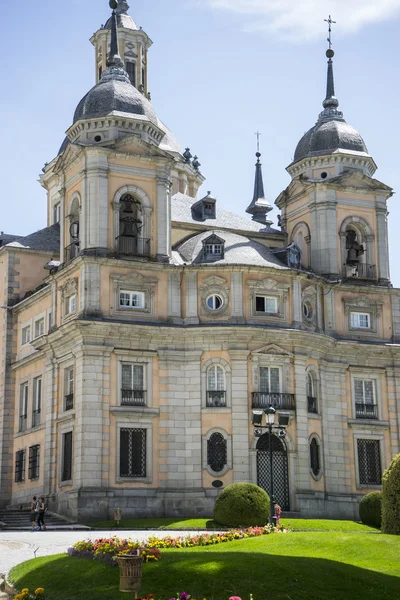 Palacio de la Granja de San Ildefonso in Madrid, Spain. beautifu — 图库照片
