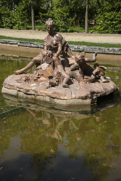 Fontaine dans le palais de Ségovie — Photo