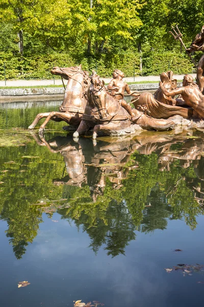 Gouden fontein in segovia paleis — Stockfoto