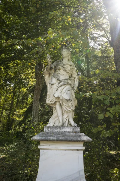 Escultura de mármore branco — Fotografia de Stock