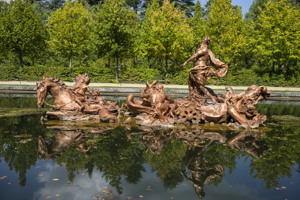 Gouden fontein in segovia paleis — Stockfoto