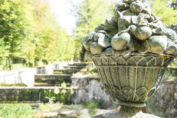 セゴビアの庭を彫刻します。 — ストック写真