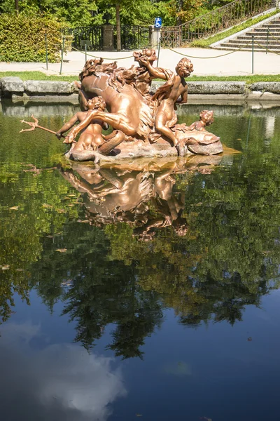 Fonte no palácio segovia — Fotografia de Stock