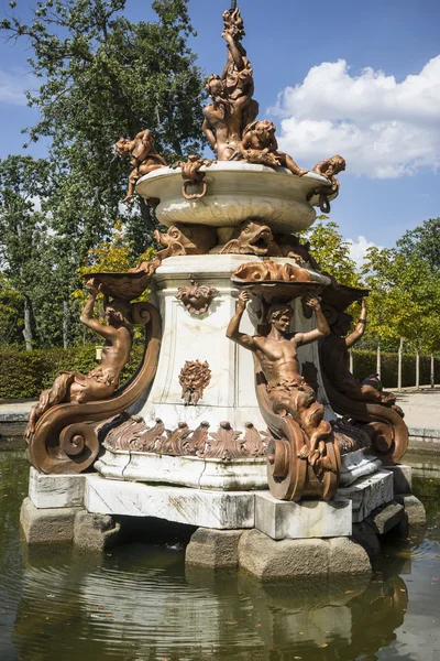 Fontän i segovia palace — Stockfoto