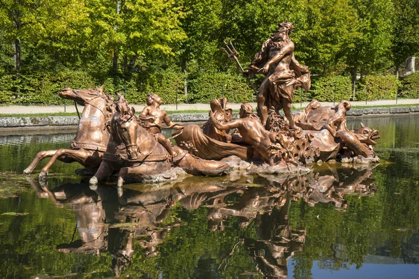 Fontana dorata nel palazzo segovia — Foto Stock