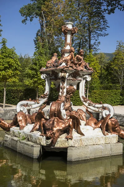 Brunnen im Segovia-Palast — Stockfoto