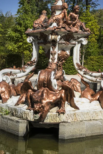 Fontän i segovia palace — Stockfoto