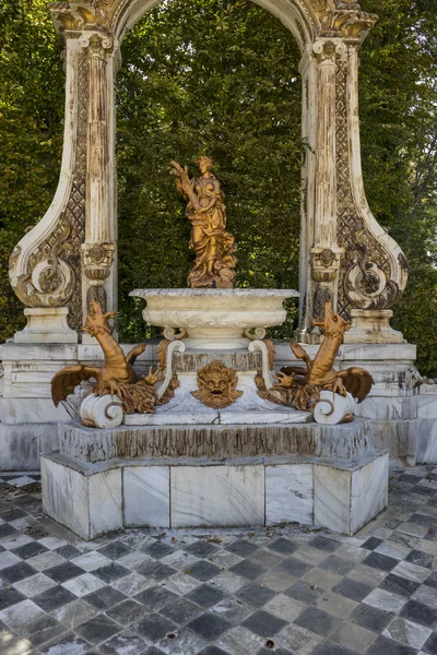 スペインのセゴビア宮殿の噴水 — ストック写真