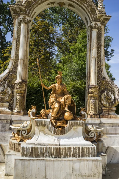 Fountain in segovia palace in Spain — Stock Photo, Image
