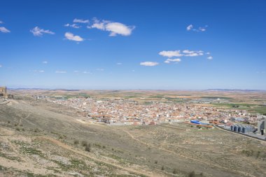 Consuegra Ortaçağ Kalesi il içinde panoramik görünümü