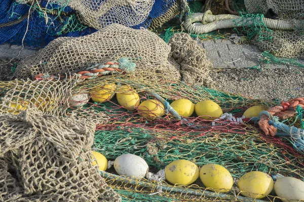 Mallorca, İspanya bir bağlantı noktasıyla ip, kuleleri ve Balıkçılık ağlar. Deta