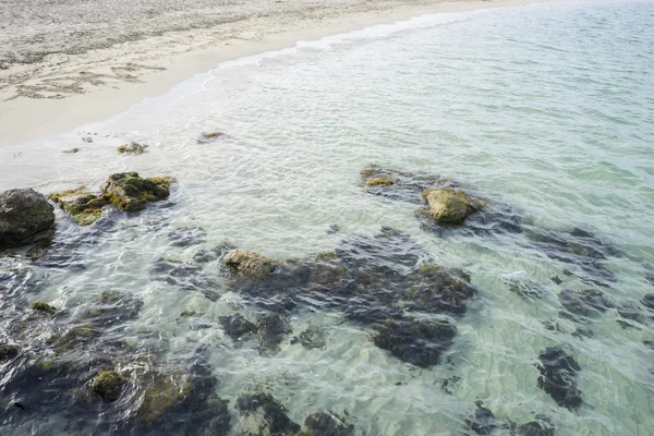 Vakantie, rotsen door de Middellandse Zee op het eiland van Mallor — Stockfoto